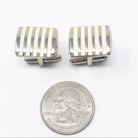 EUC CREME & SILVER STRIPED CUFF LINKS - Picture 2 of 4